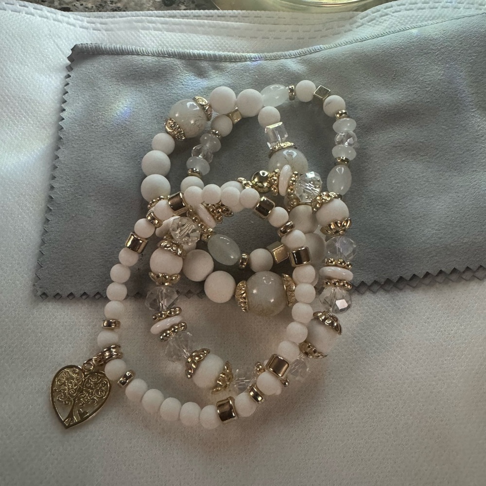 Fashion Charm White and Gold Beaded Bracelet